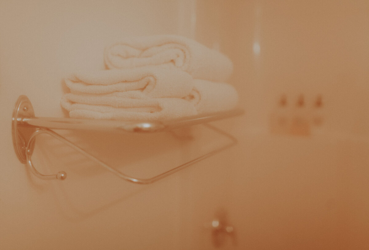 Sleepy Bear Guest House Airbnb Photography Session Ucluelet British Columbia 45609