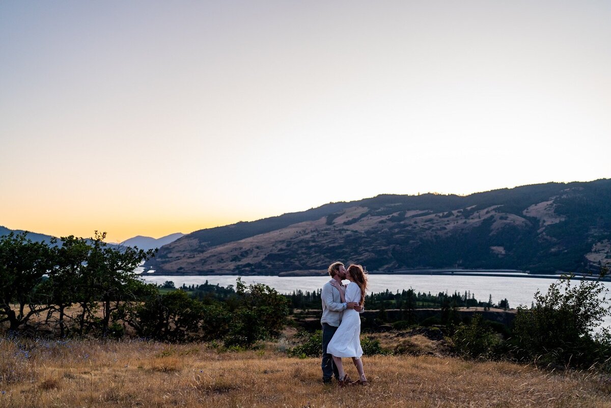 Columbia-Gorge-engagement