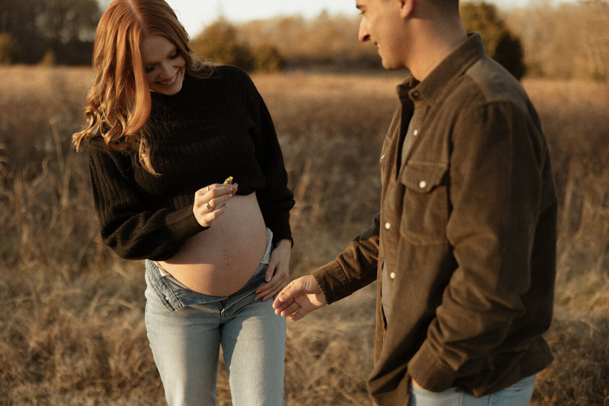 Outdoor maternity session by Richmond VA Wedding Photographer