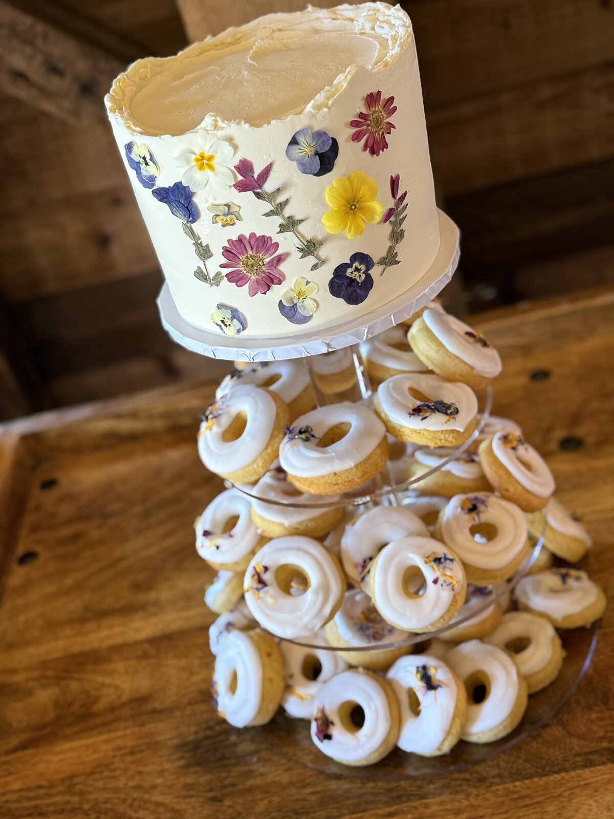 layers-graces-donuts-edibleflowers-weddingcake-buttercream