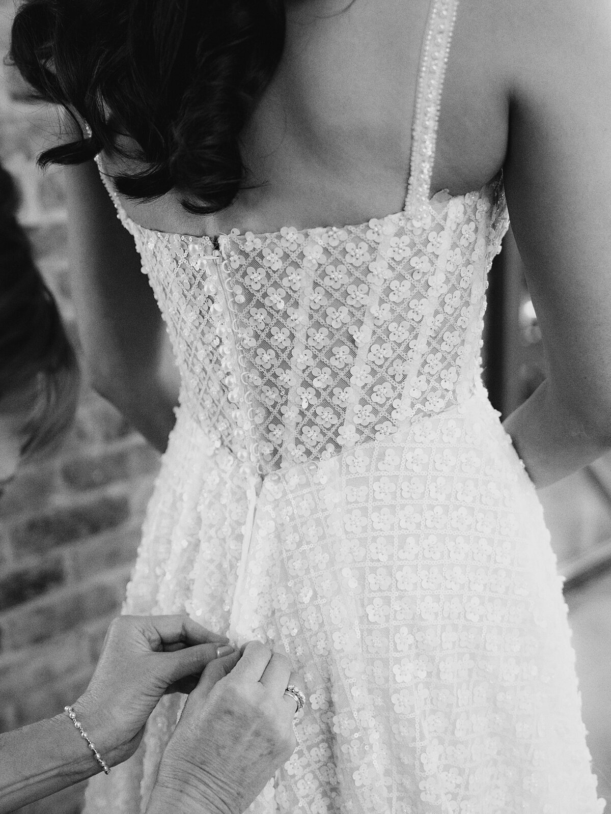 Chandelier- of-Gruene-San-Antonio-wedding_0006