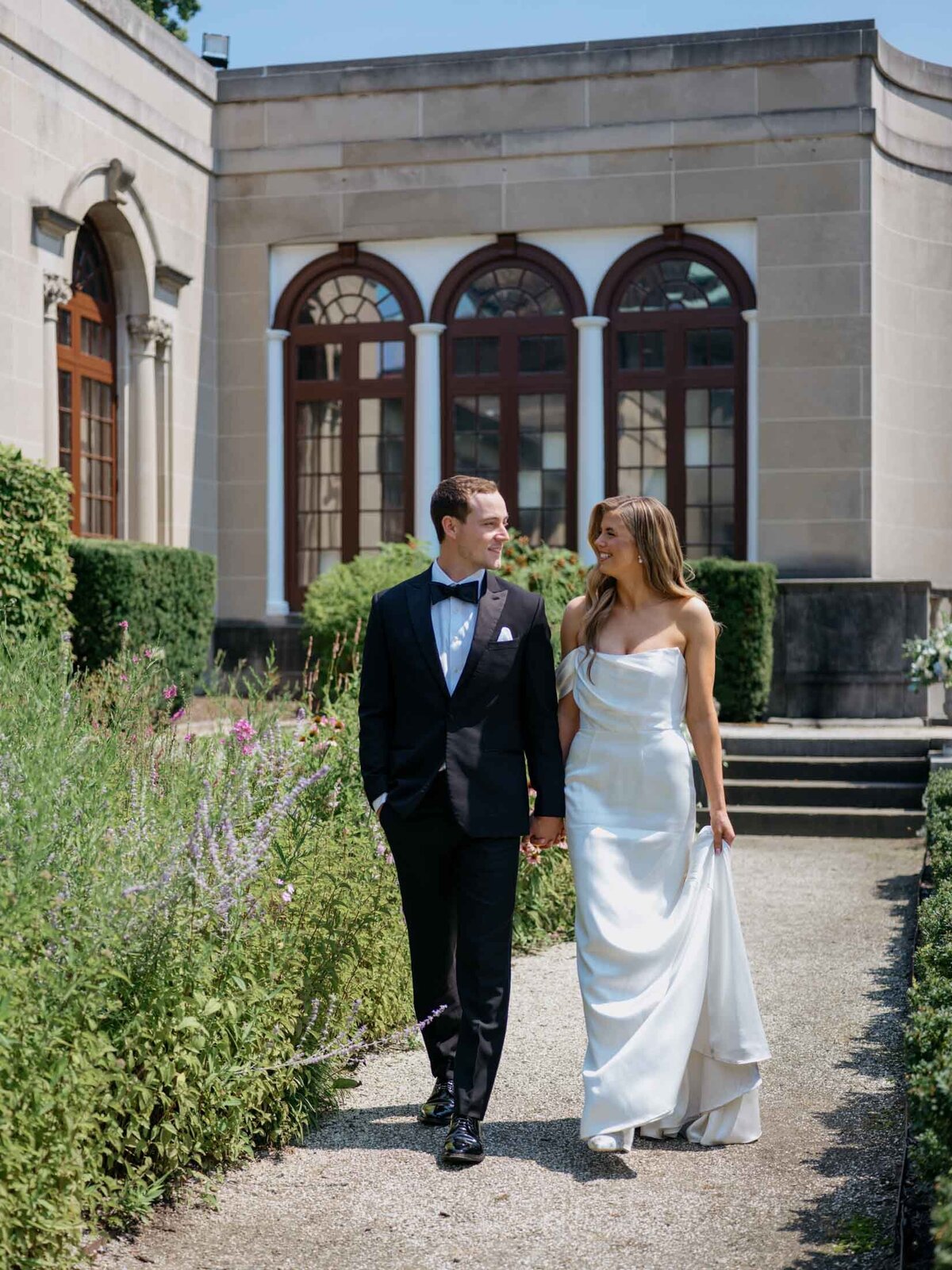Outdoor ceremony at Hanna Garden at the Cleveland History Center