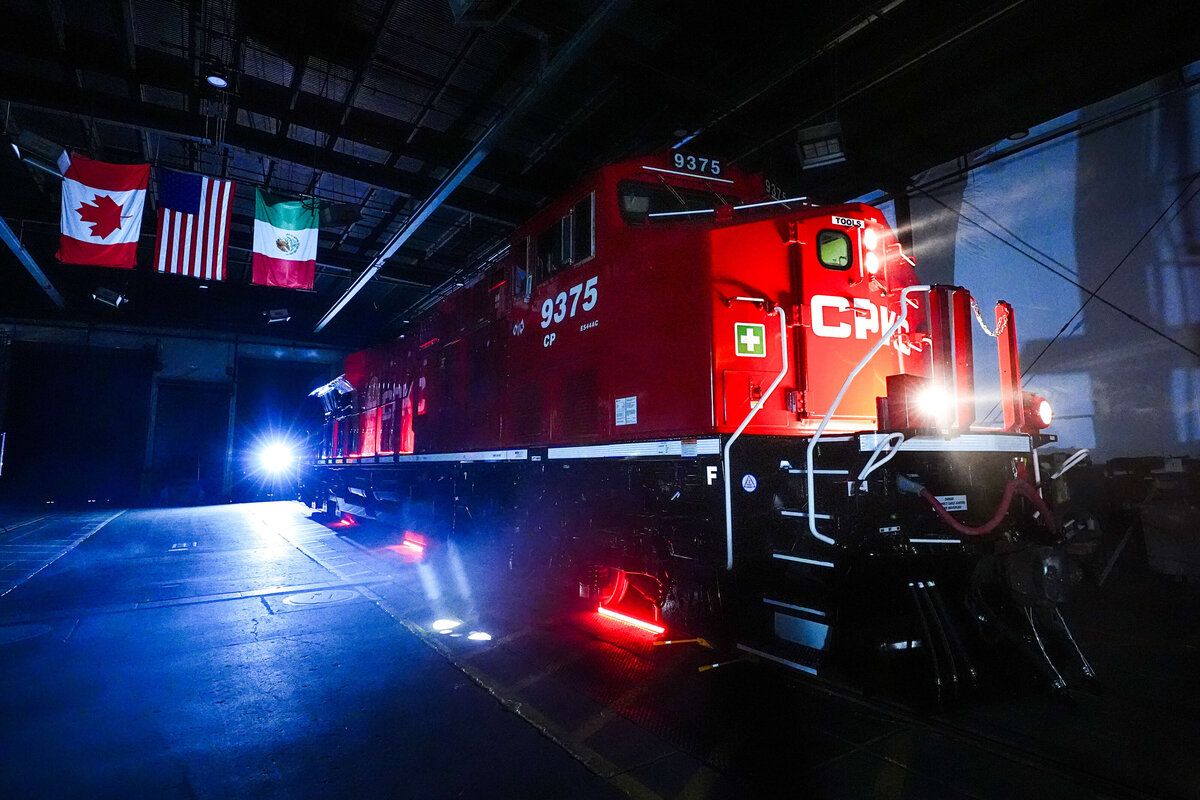 kansas-city-marketing-photography-products-0108-red-and-blue-lit-train-engine
