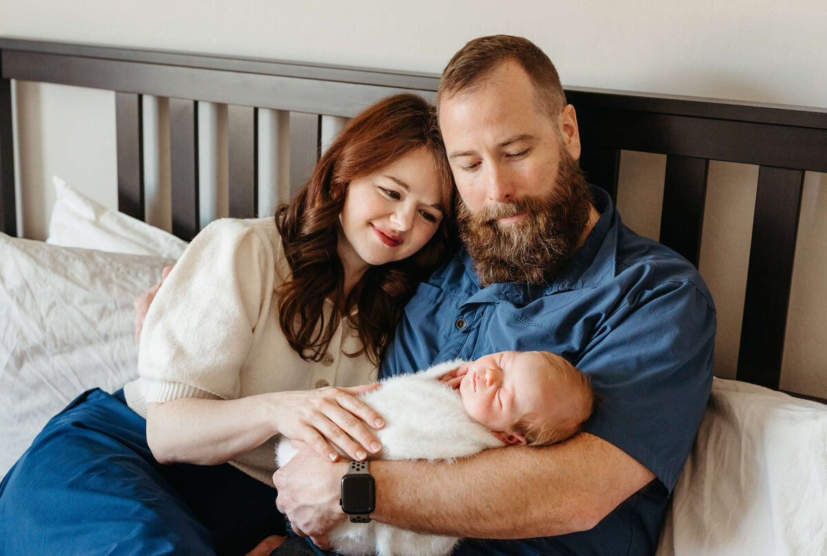 newborn-session-with-blues-and-creams