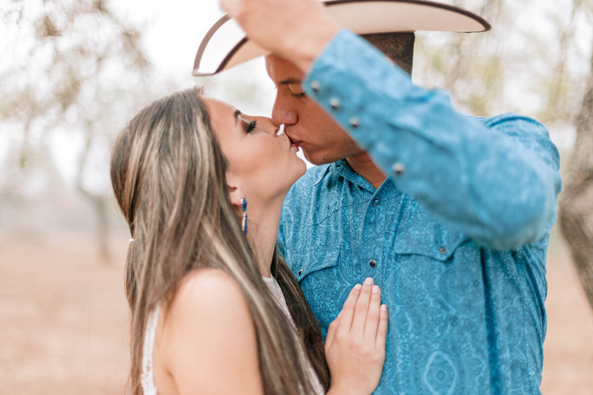 Texas-San-Antonio-Austin-Houston-Wedding-Photographer-Engagement-JL-Farm_0095