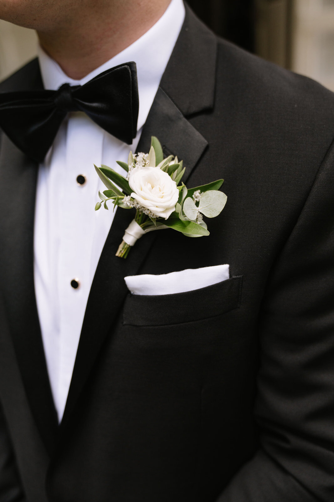 kelseylaurenphoto_c&j_groomgettingready_-30