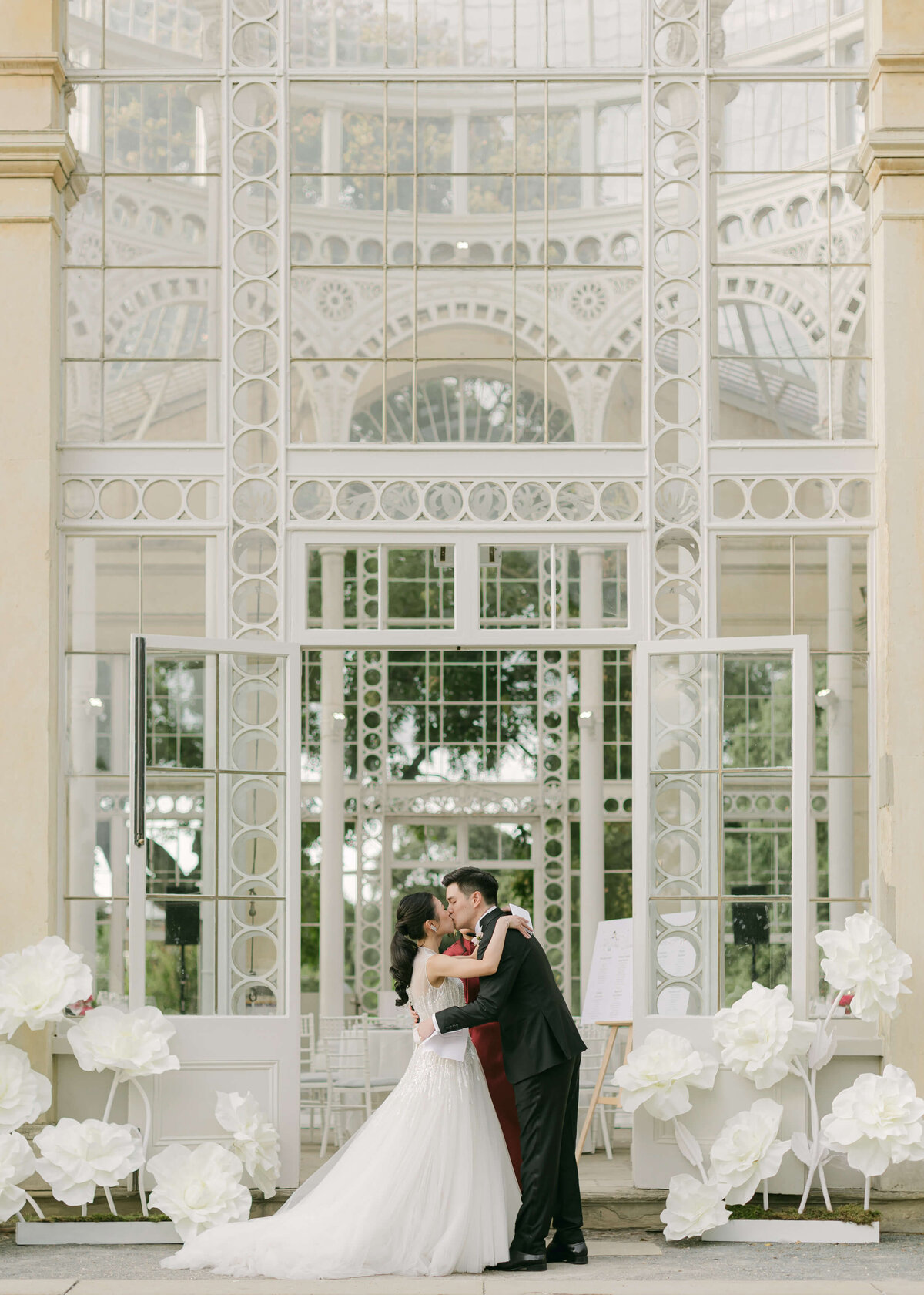 chloe-winstanley-weddings-syon-park-conservatory-ceremony-first-kiss