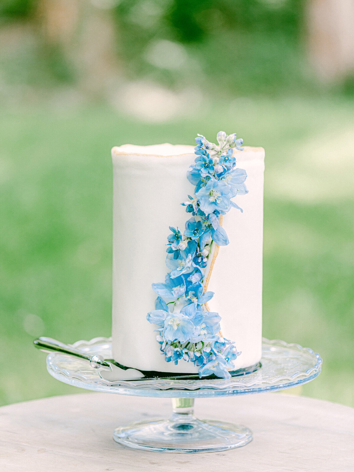 luxury wedding cake france savoir faire wedding blue