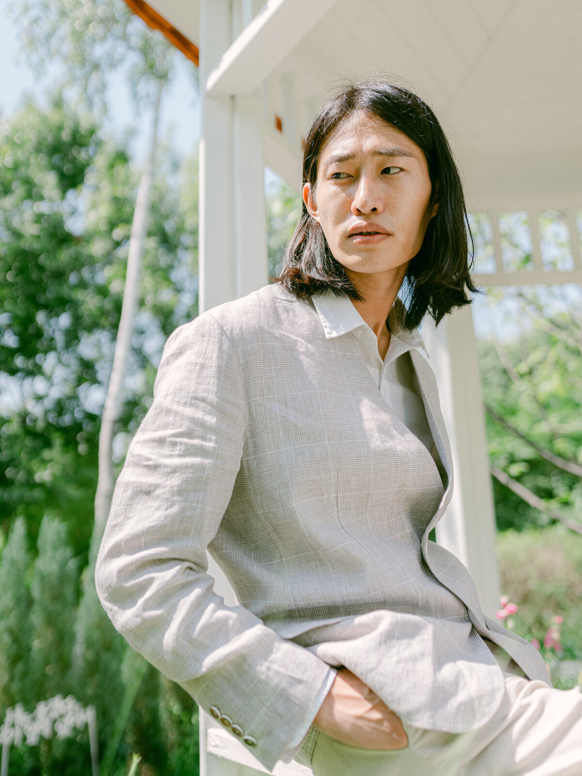 A breathtaking editorial campaign for Ahhorn’s Summer Collection, blending modern summer menswear and elegant women’s gown fashion with the timeless artistry of traditional Hanbok design. Captured in the heart of Gangnam’s Seoul Forest Park, this collection showcases luxury destination fashion crafted from sustainably sourced local silk fabrics in soft, ethereal pastels—perfectly embodying the refined aesthetic of Seoul Fashion Week. With Michael Asmussen Photography, renowned for editorial storytelling and high-end luxury campaigns, this shoot elevates the intersection of modern couture and heritage craftsmanship. Positioned at the forefront of Asia’s fashion capital, this editorial is a statement of elegance, innovation, and sustainability, ideal for global fashion brands, luxury event planners, and high-end destination campaigns.  아혼(Ahhorn) 썸머 컬렉션을 위한 감각적인 럭셔리 에디토리얼 촬영. 강남 서울숲 공원을 배경으로, 전통 한복 디자인에서 영감을 받은 모던한 썸머 남성복과 우아한 여성 드레스 컬렉션을 선보입니다. 부드러운 파스텔 컬러와 지속 가능한 현지 실크 소재를 활용하여, 서울 패션위크를 위한 세련되고 트렌디한 룩을 완성했습니다. 전 세계 럭셔리 브랜드와 하이엔드 에디토리얼 촬영을 전문으로 하는 Michael Asmussen Photography와 함께, 이 촬영은 아시아 패션 중심지에서 모던한 패션과 전통의 가치를 아름답게 담아낸 작품입니다. 글로벌 패션 브랜드, 럭셔리 이벤트 기획자, 그리고 하이엔드 여행 캠페인을 위한 완벽한 비주얼을 제공합니다.