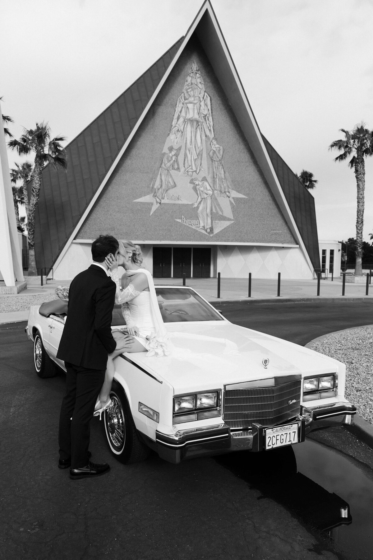 69_riskyexposure_maddie-noah_las-vegas-elopement-photography