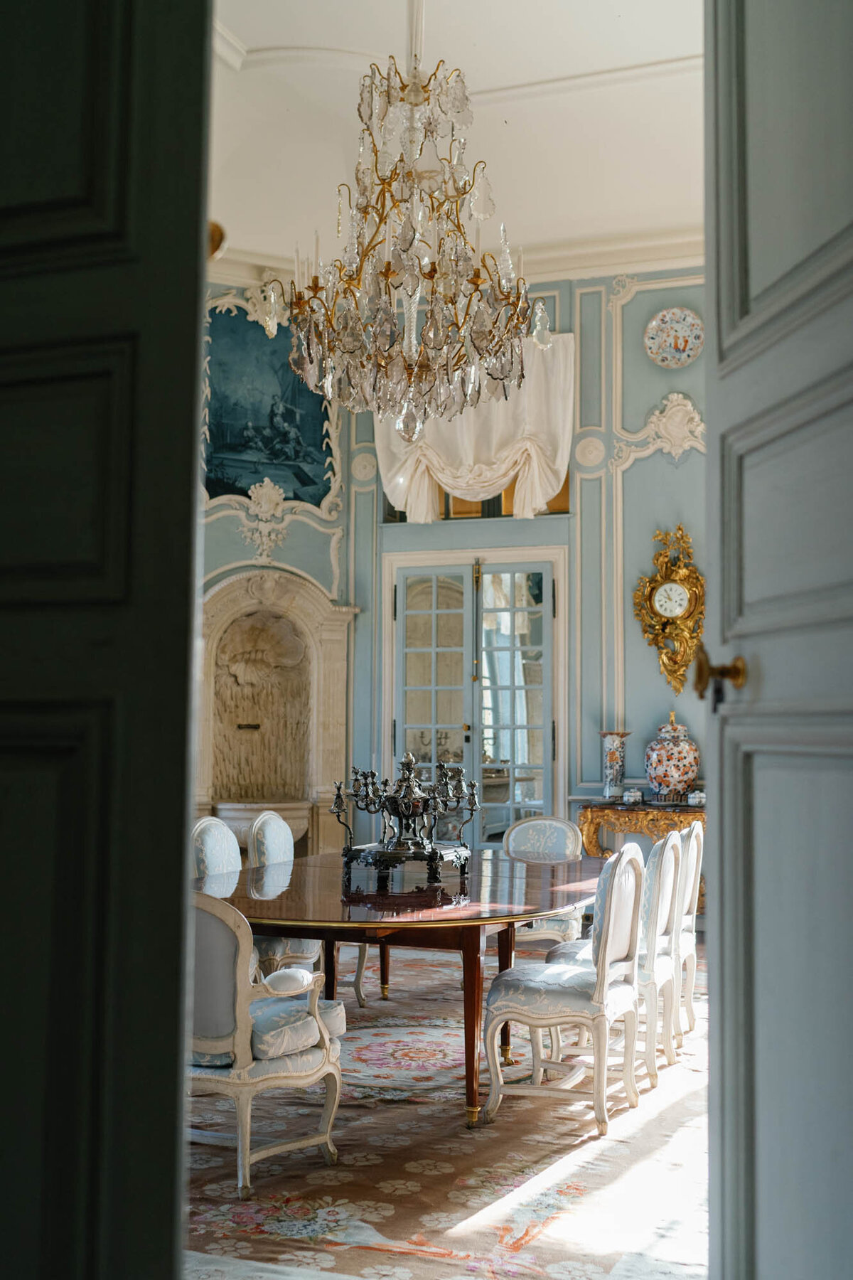 the blue dinning room at chateau de Villette
