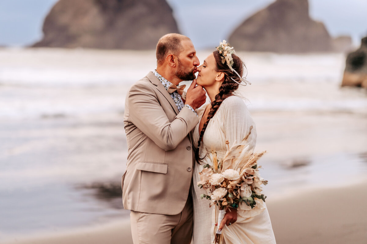 Southern Oregon Based Wedding & Couples Photographer 16