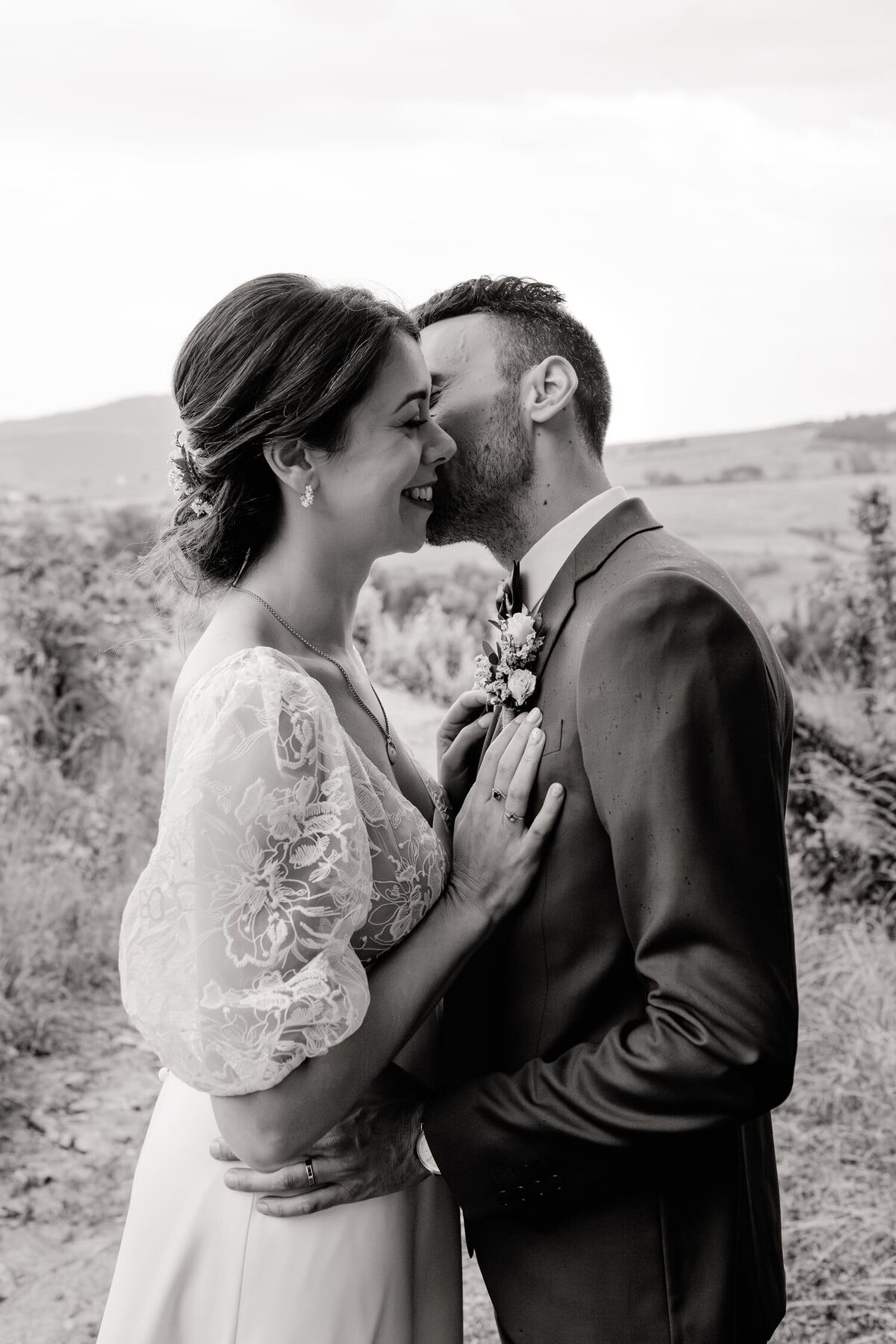 Violaine-et-Damien-mariage-couple-exterieur-vignes8