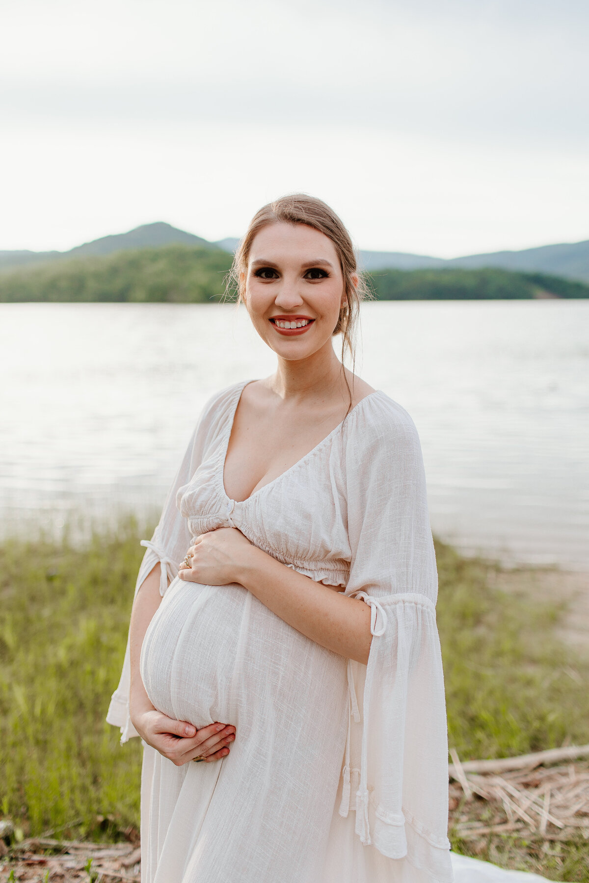 Documentary-Maternity-Session-at-Carvins-Cove-RJ-101