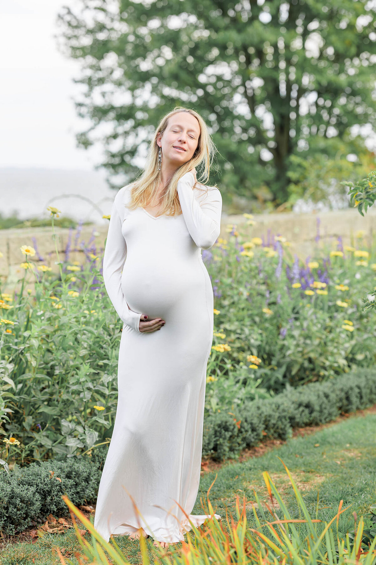 rose-garden-maternity-session-harkness-memorial-connecticut-27