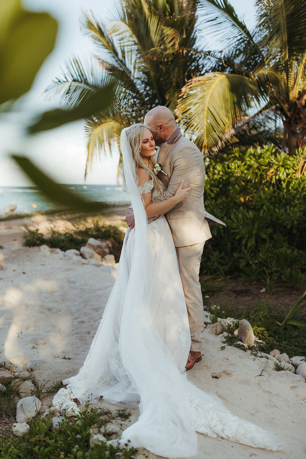 Destination-mexico-wedding-emotive-sunny-tropical-cinematic