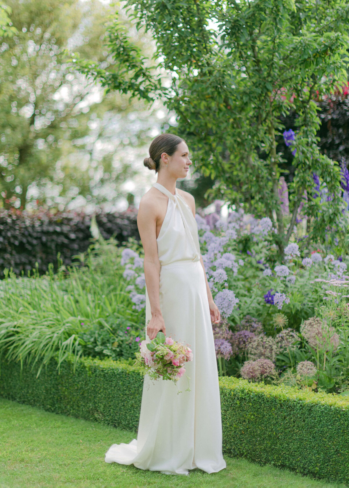 chloe-winstanley-weddings-english-garden-halfpenny-bridal