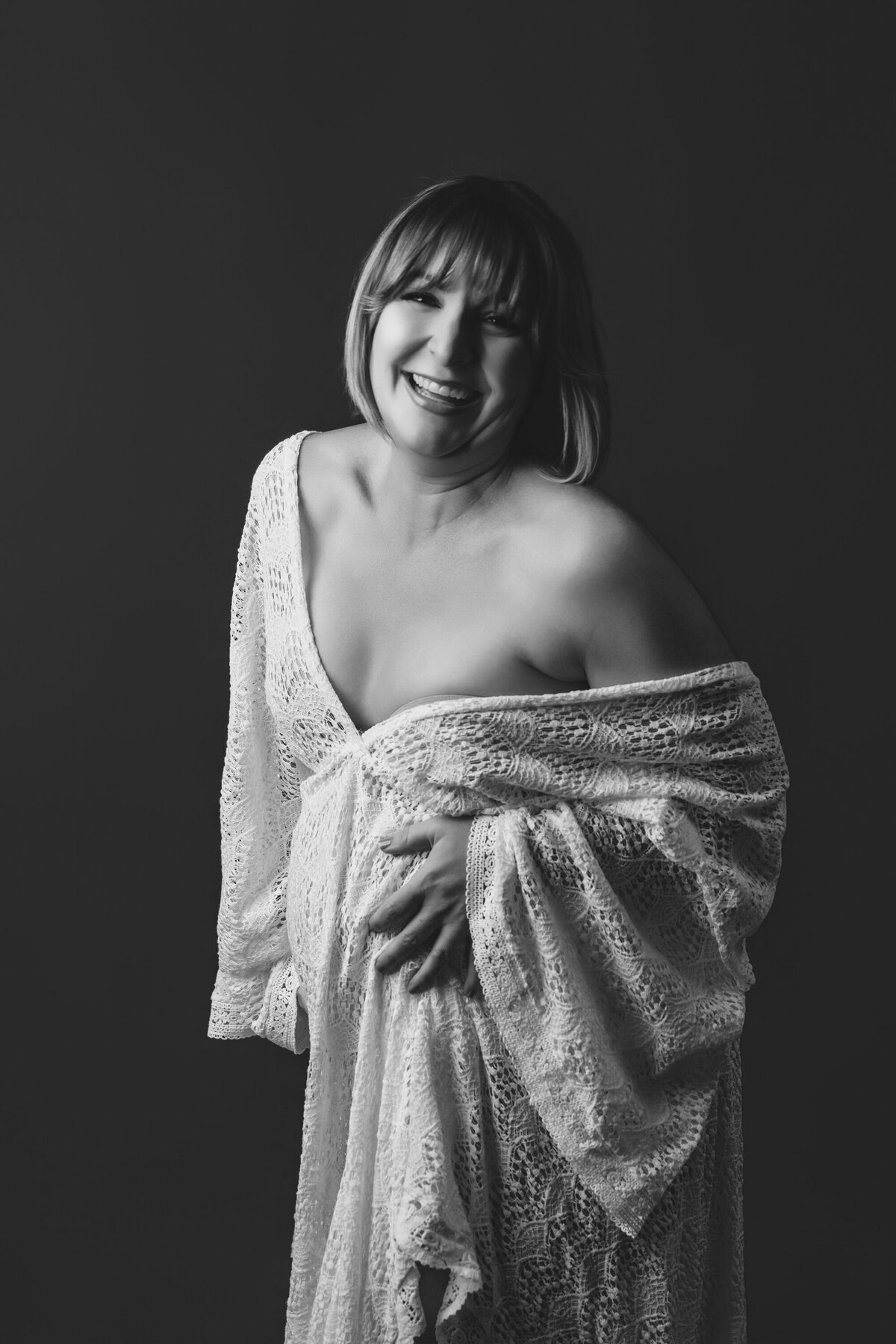 MiniAnnaPhotography2023-Jenna-Maternity-1267srgb-evsrgb-bw3000