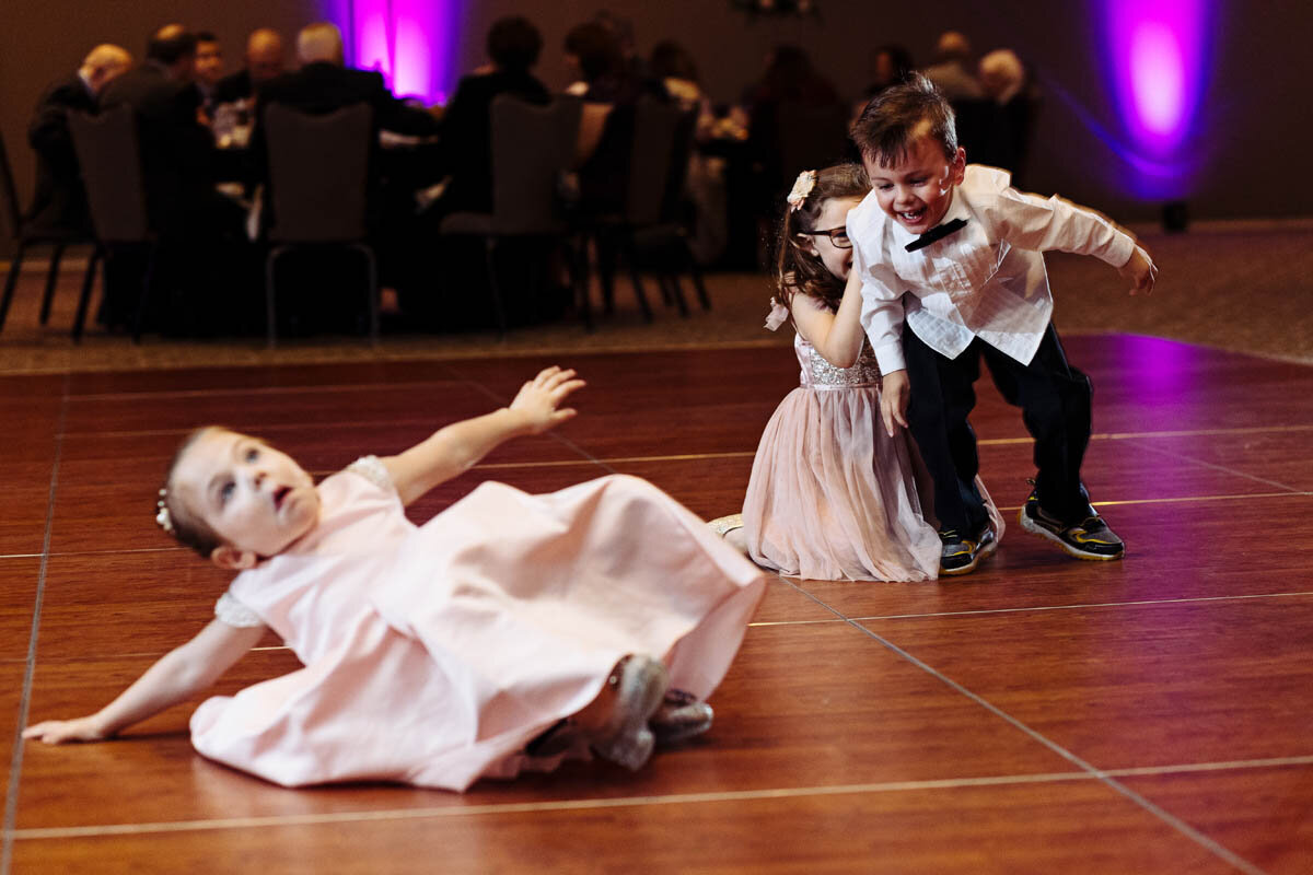 funny-kid-moments-wedding