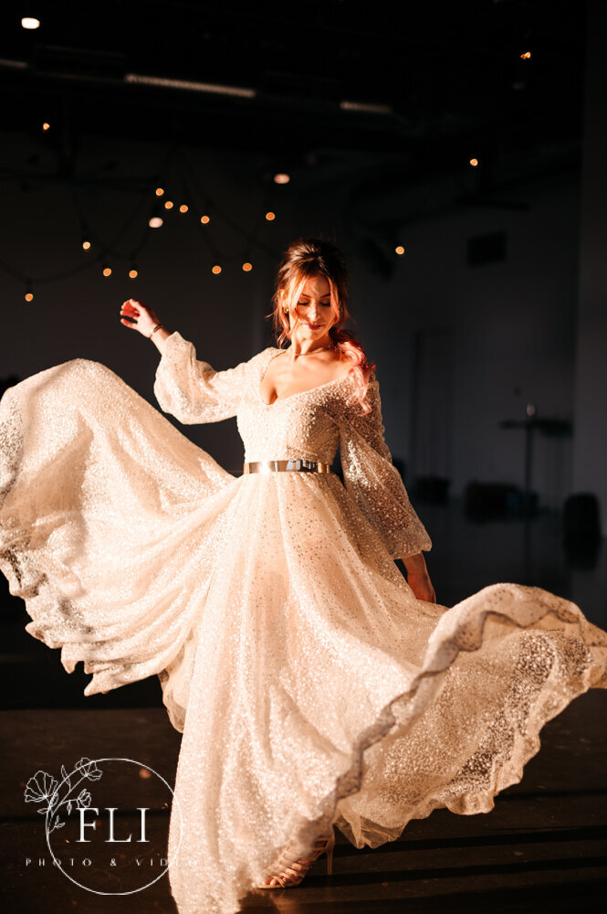 sample space cincinnati wedding venue ohio photographer videographer dress gown201