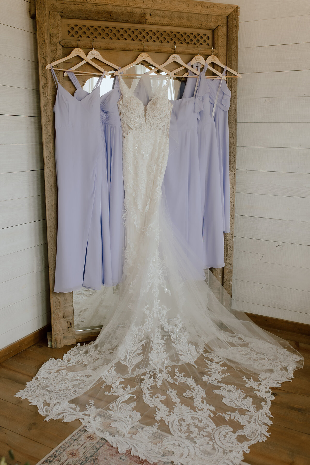Timeless wedding photography at Hummingbird Hill by Texas photographer Lauren Ashleigh.