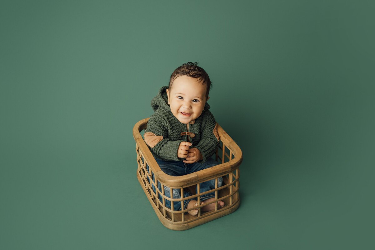6 month baby in crate in tampa studio