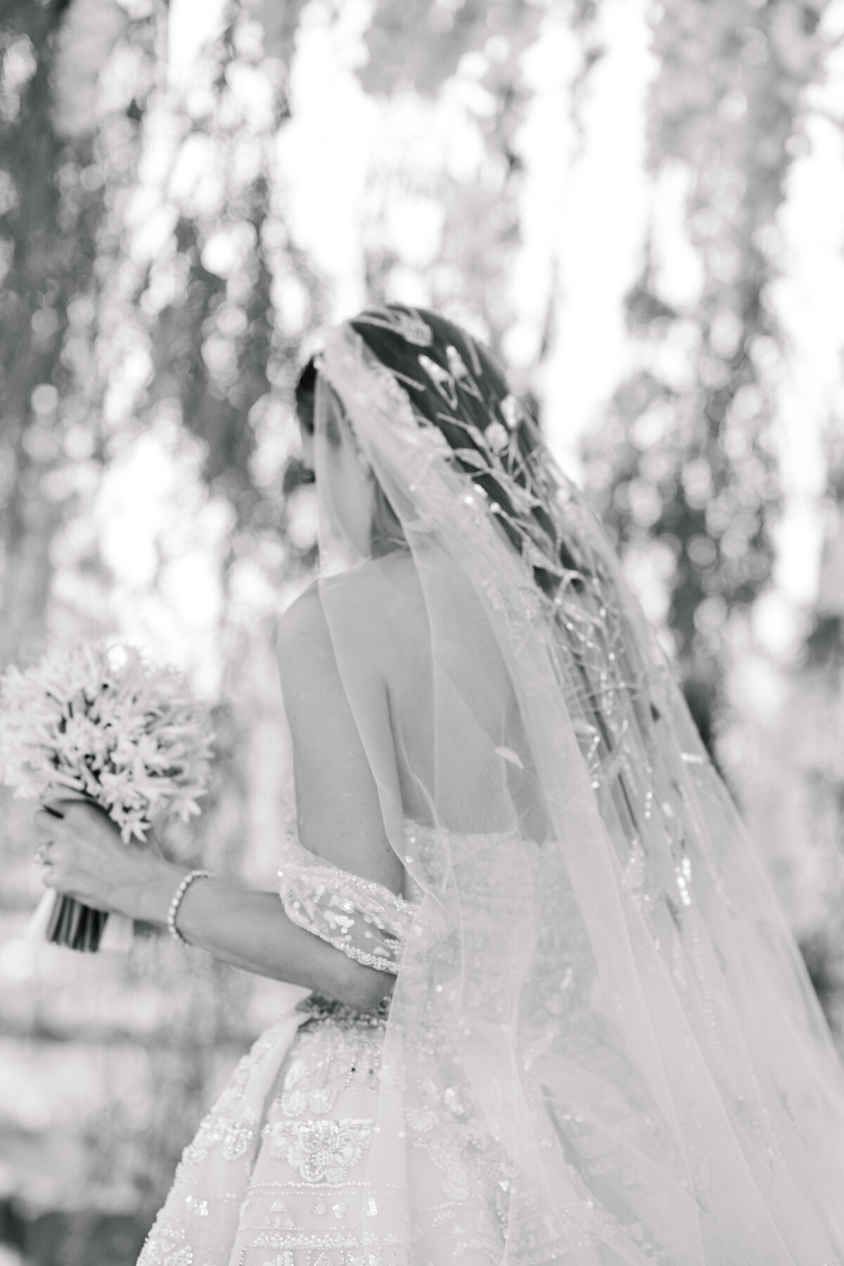 bride in zuhair murad veil at son marroig mallorca