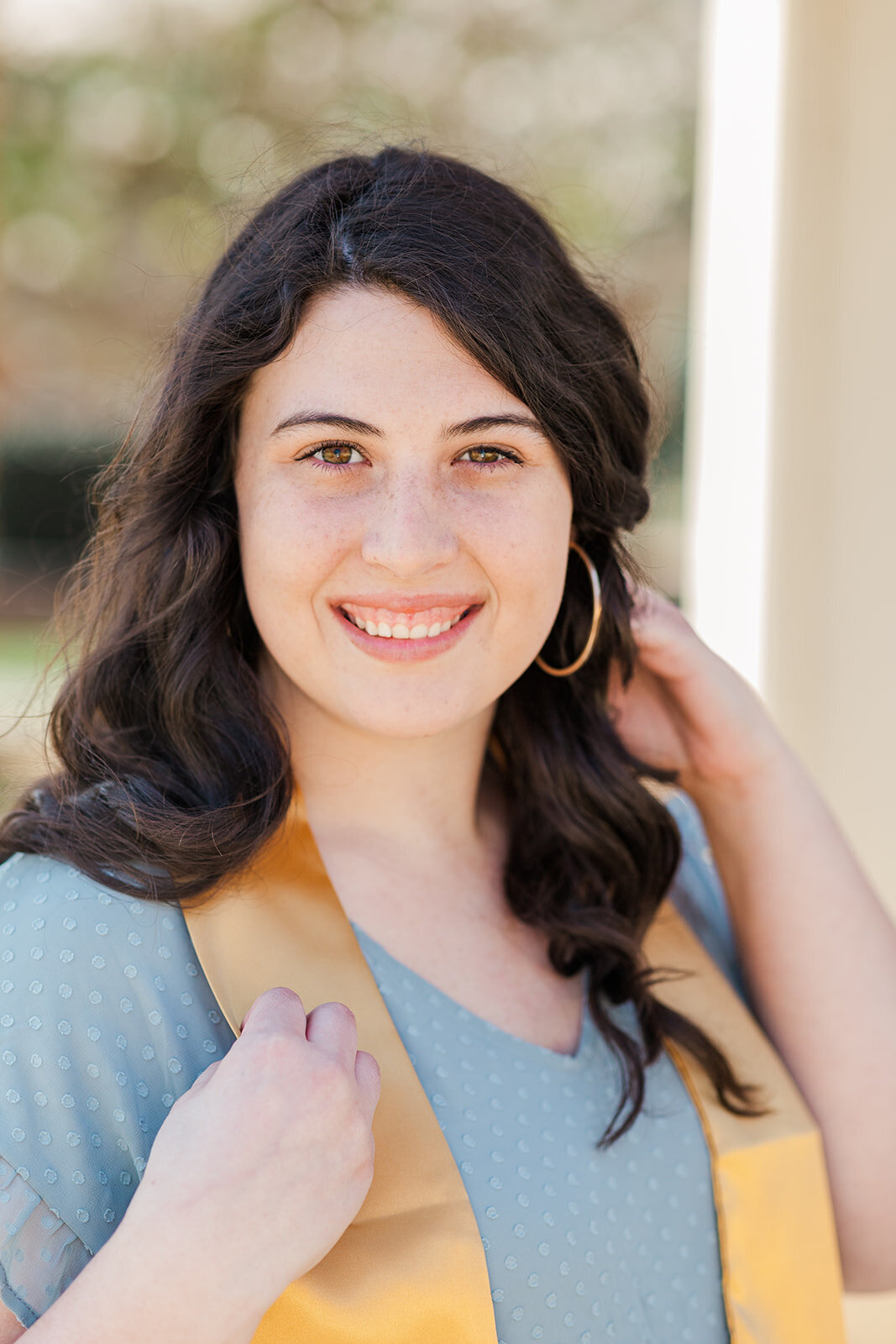 Outdoor college senior portraits on Wingate campus