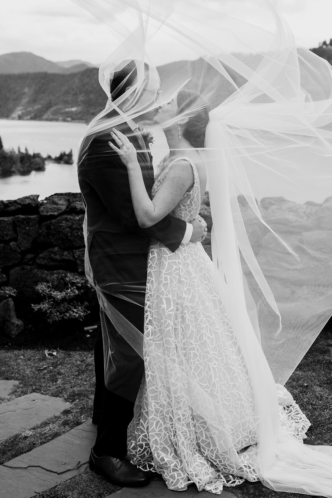 Hazelwood-photo-Hood-river-wedding-The_griffon_house.