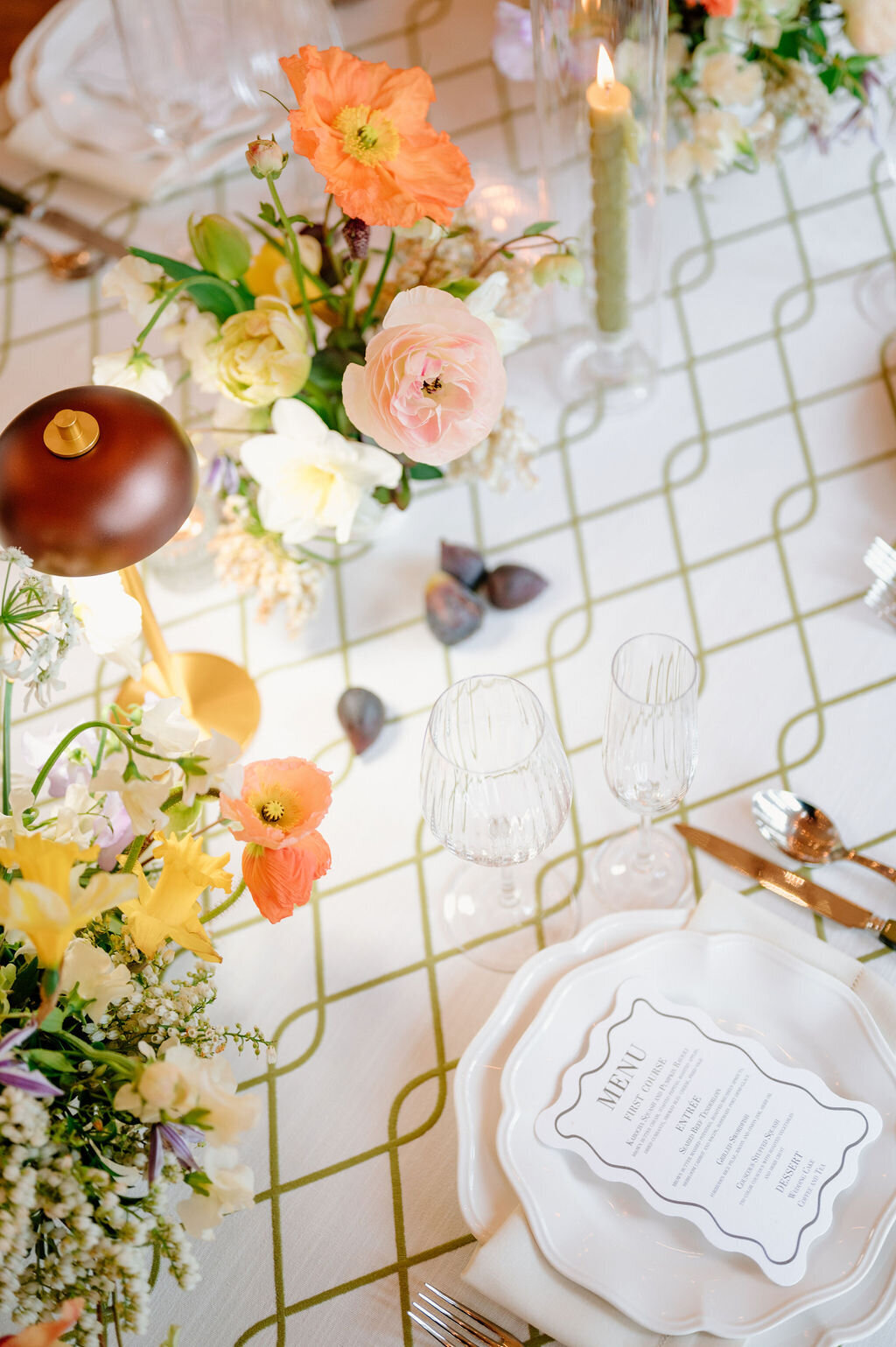 spring-wedding-tablescape-at-wadsworth-mansion-ct