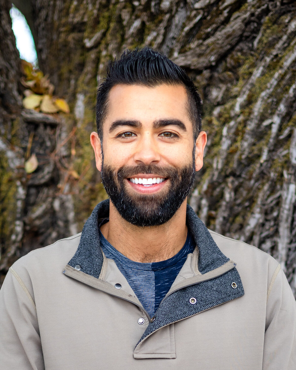 Professional outdoor headshot of a smiling man featured in Bay Area Headshot Portfolio – Ellobelle Photography