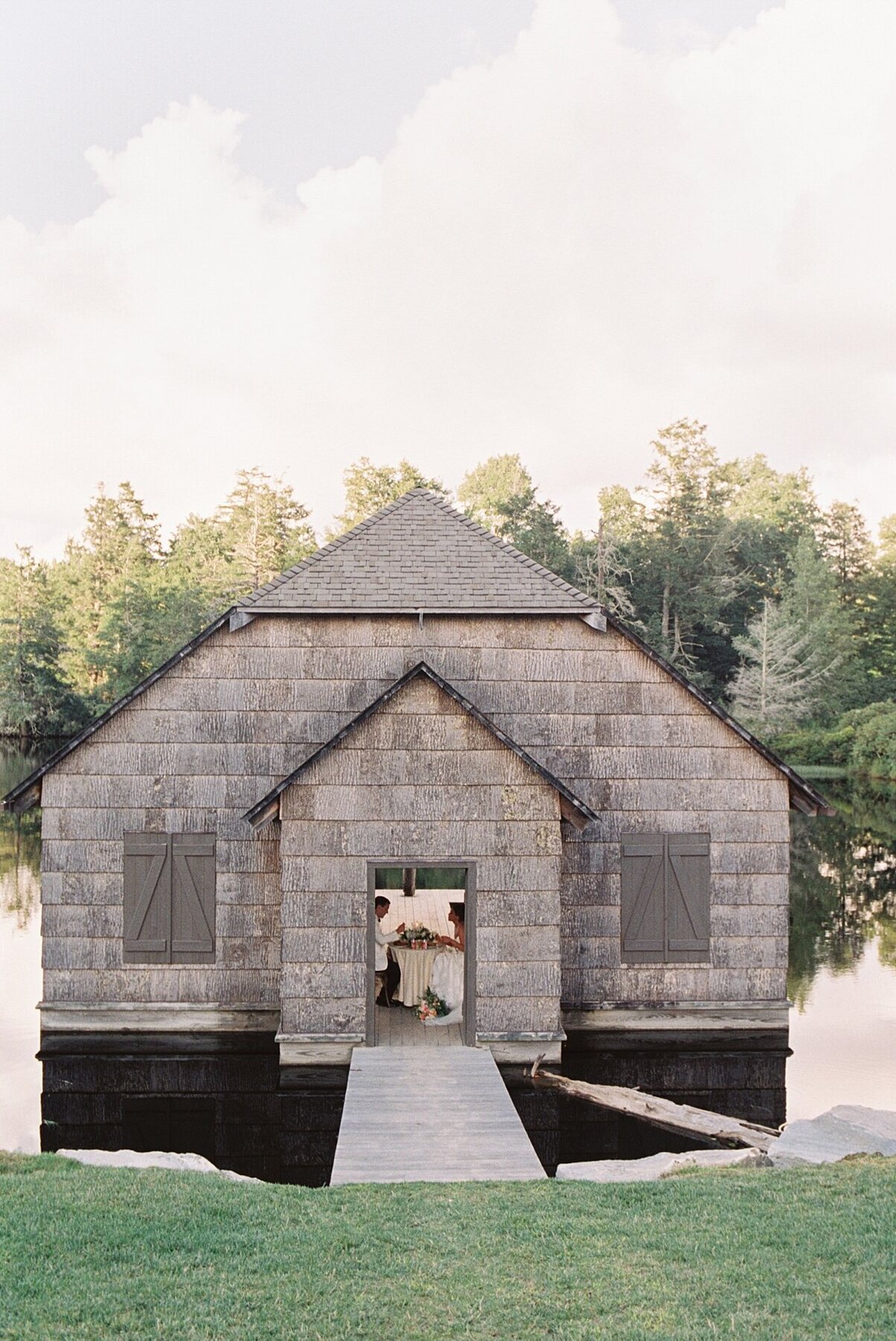 Eseeola Lodge North Carolina Classic Wedding by Carrie Coleman Photography_0047 photo