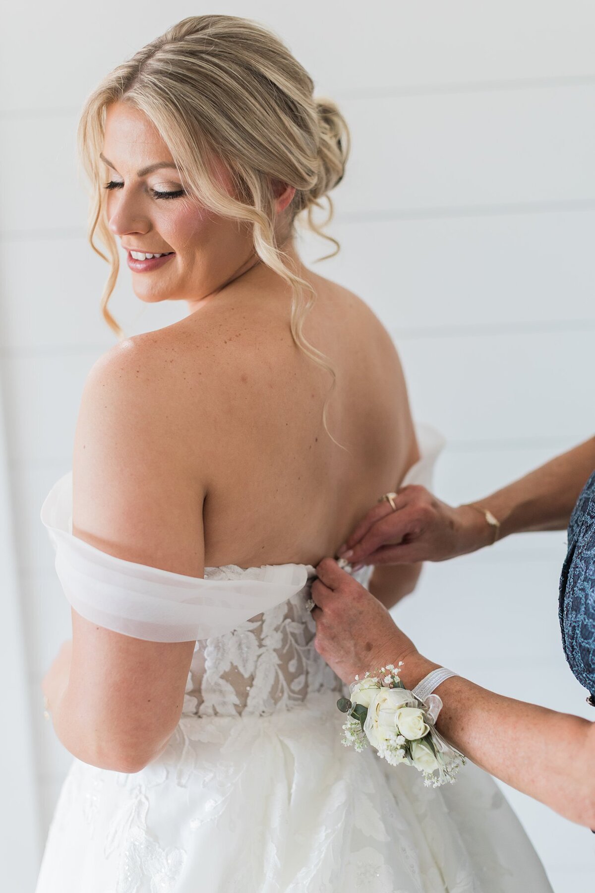 DanielleandAaronTheFarmhouseKristinNicholePhotography22