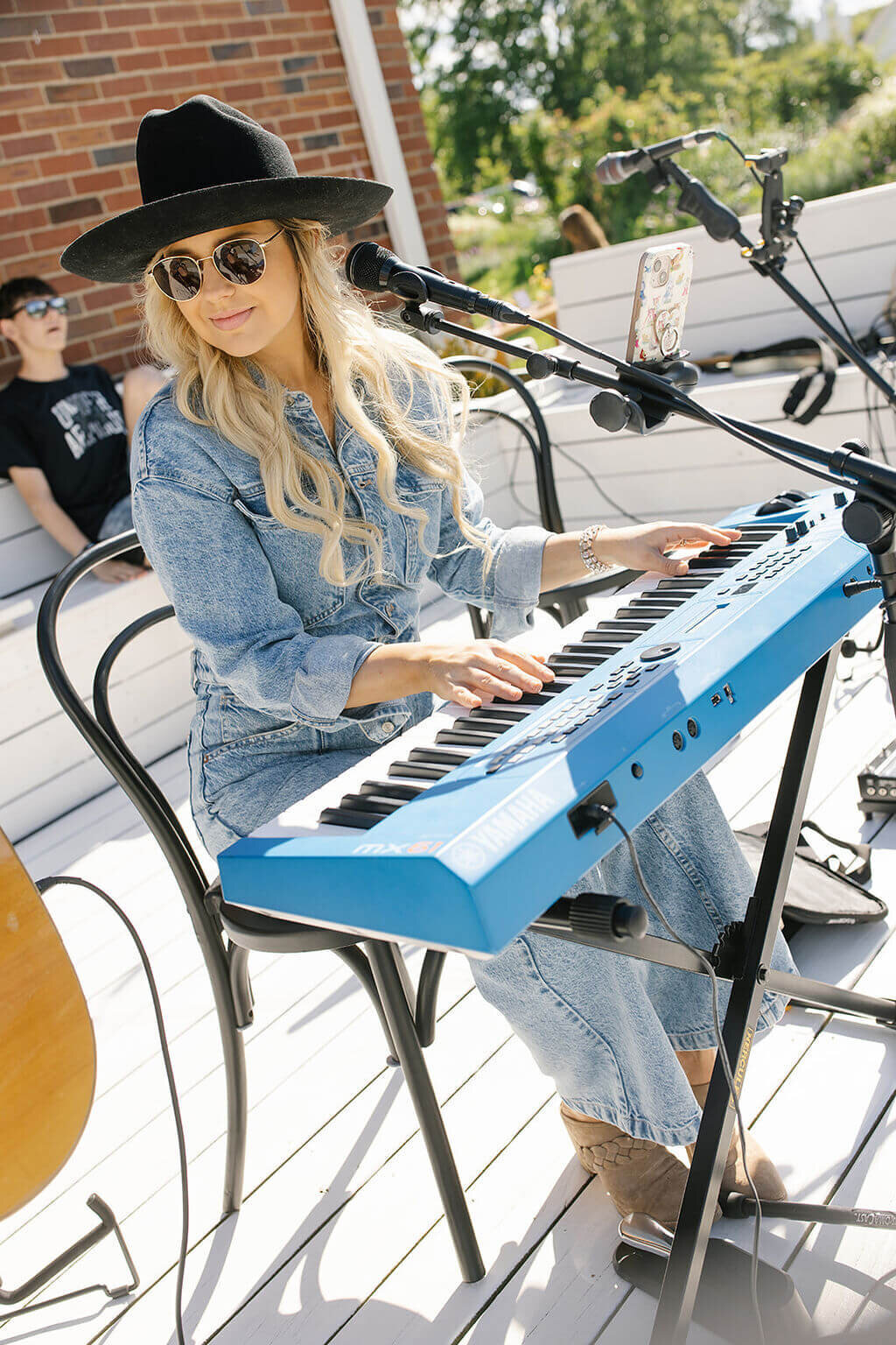 12.colorful-summer-social-event-corporate-panel-modern-vintage-events