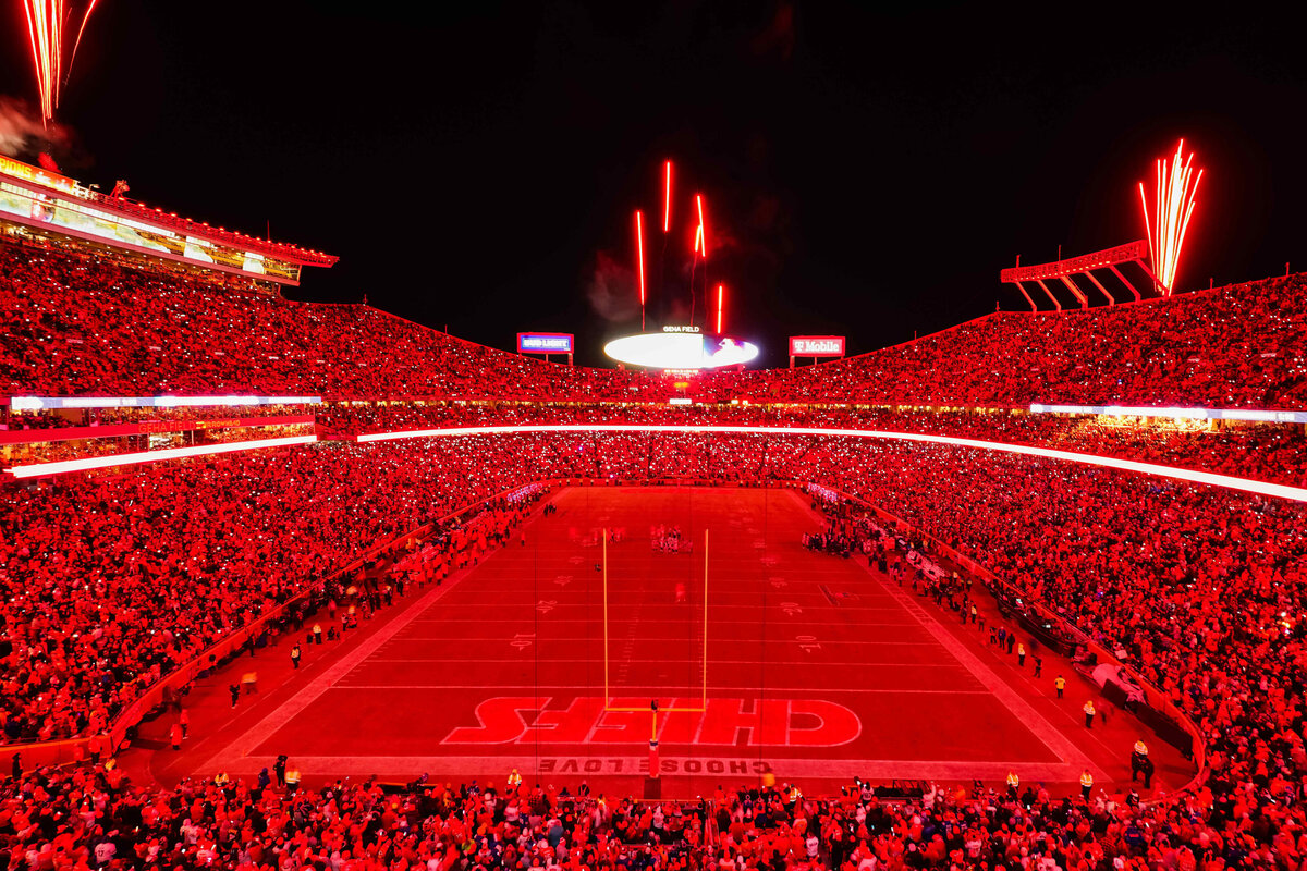 kansas-city-sports-photography-chiefs-0077-stadium-red-light-show