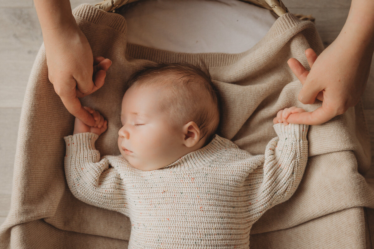 newborn baby posing on pillow captured by Bie