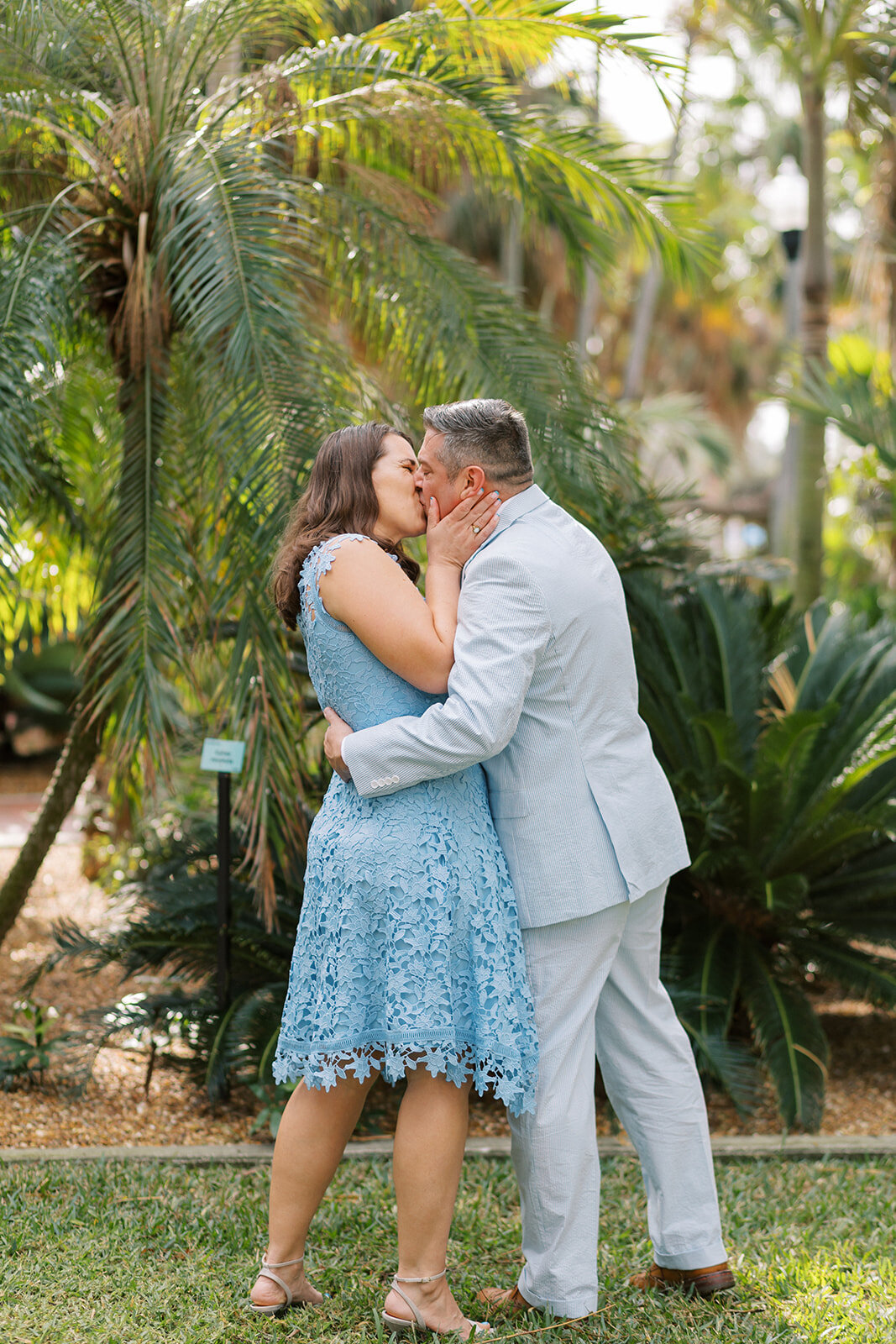 miranda-rose-photo-florida-park-elopement-gizella-kopsick-park-chantilly-chic-celebrations-31