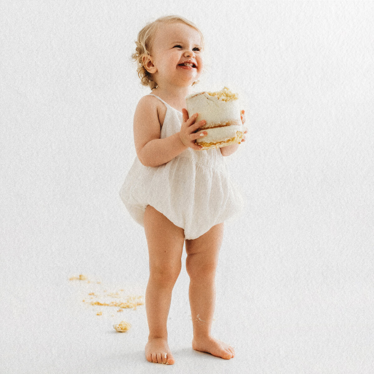 LittleWhitePhotography-Cake-Smash-1