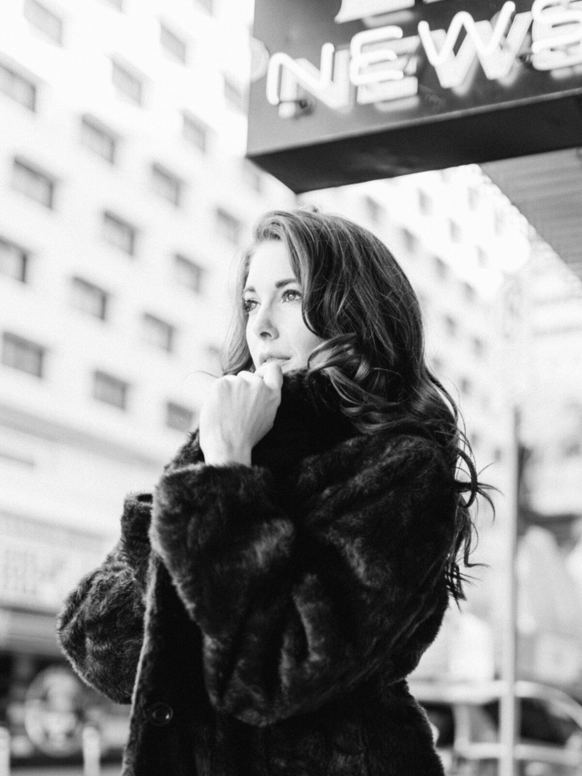 Step into a world of vintage elegance with this breathtaking editorial shoot featuring Evan Keys in Las Vegas. Captured by top luxury photographer Michael Asmussen, this timeless collection blends classic sophistication with cinematic nostalgia, redefining vintage glamour in the heart of the desert.