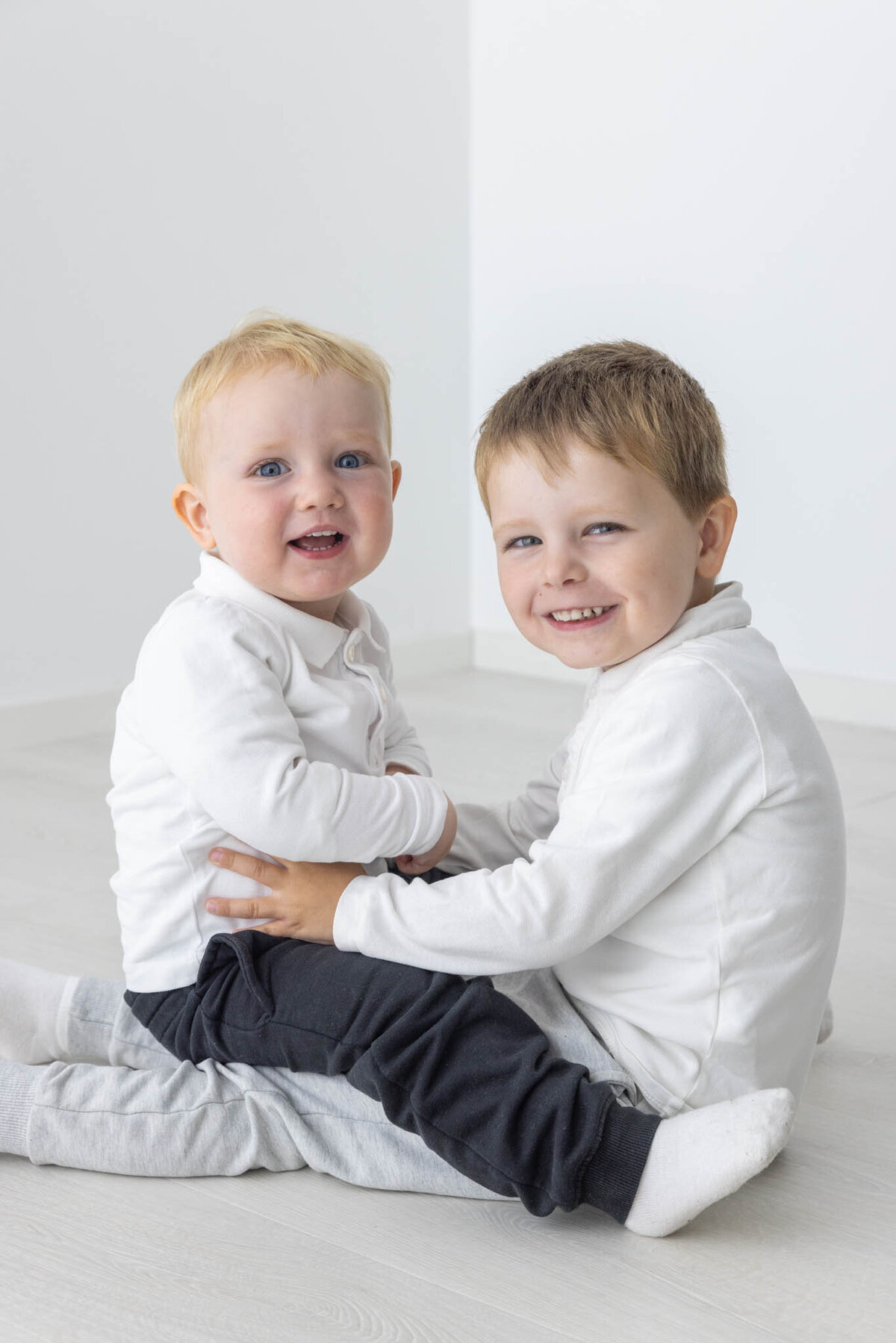 Søskenfotografering i studio Landmark i Fyllingsdalen.
