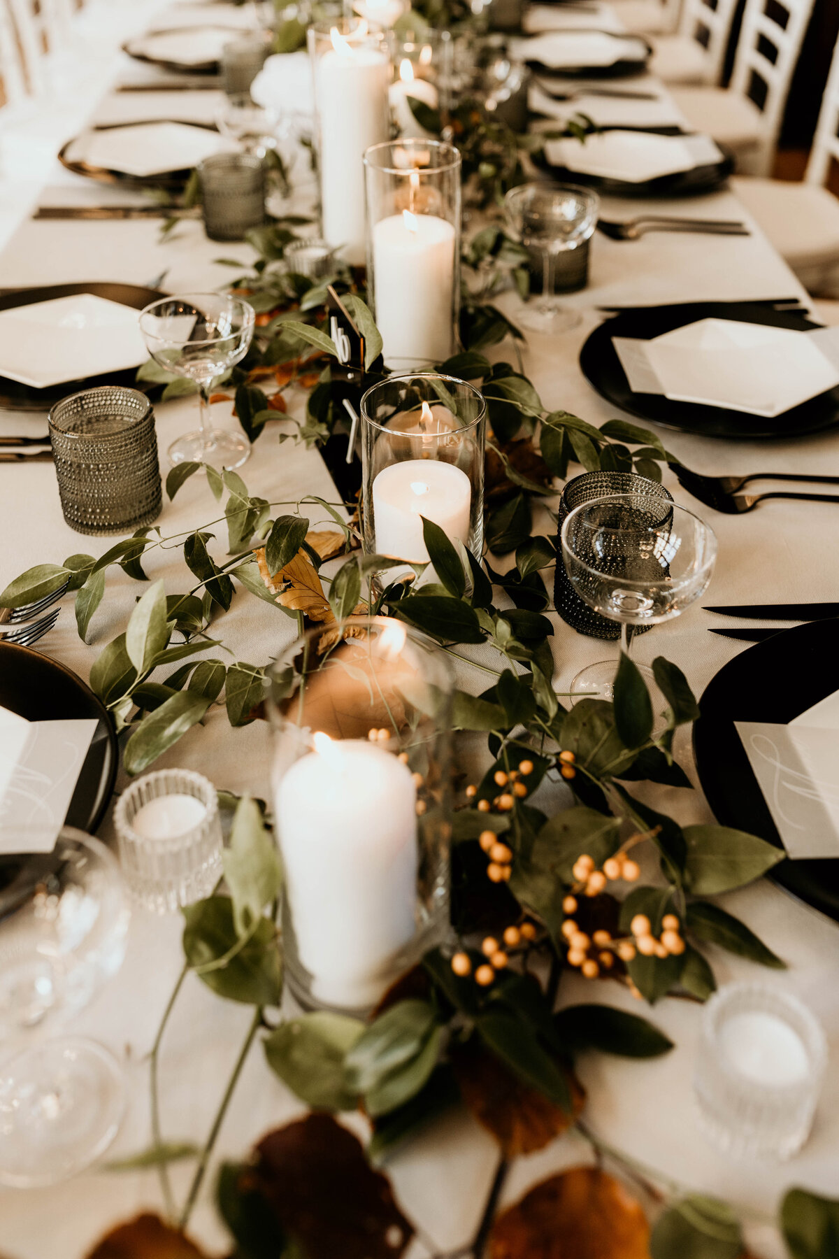 elegant-black-white-tablescape-sarah-brehant-events