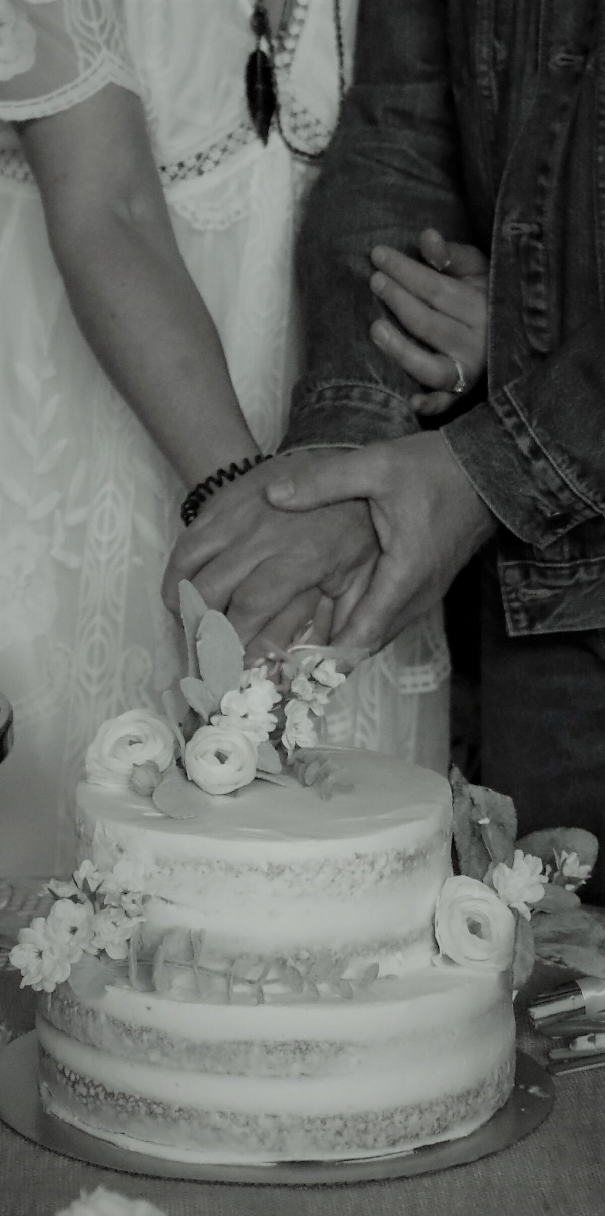 celia_russ_cutting_cake