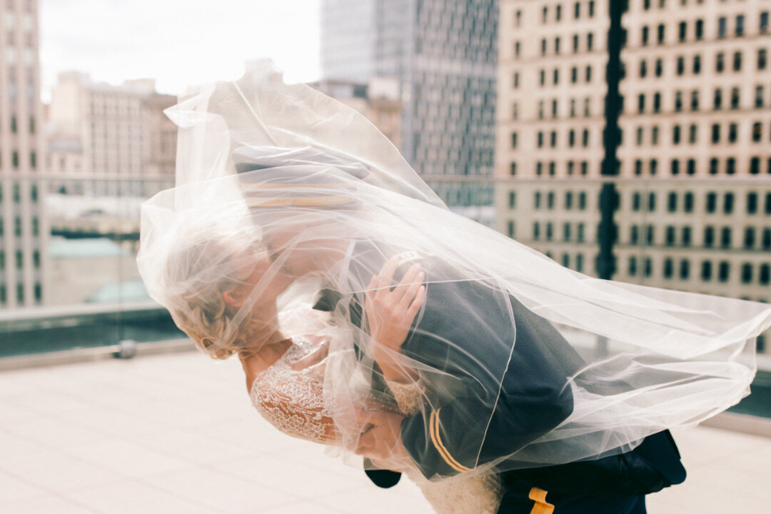 Bride-and-groom-kissing-on-hotel-monaco-rooftop-by-pittsburgh-wedding-photographer-steven-dray-photography