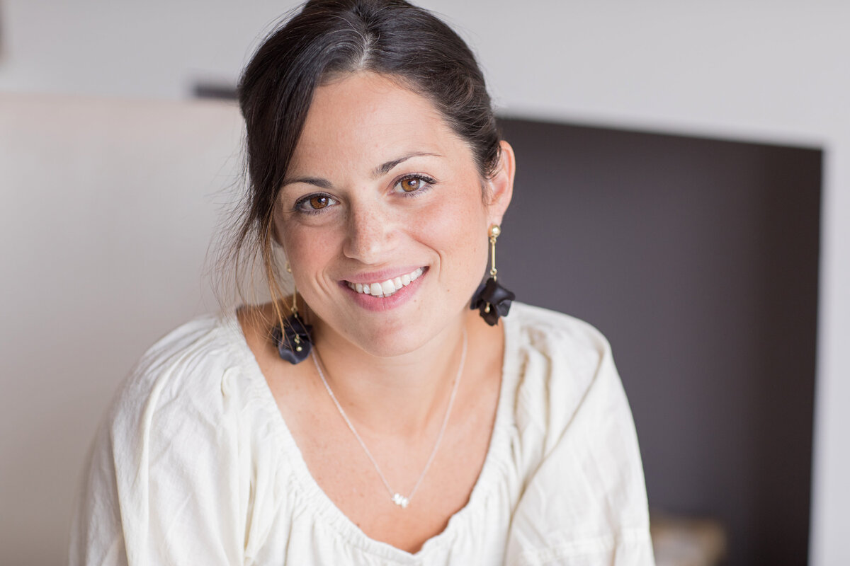 Philadelphia headshots of a Businesswoman in casual professional setting