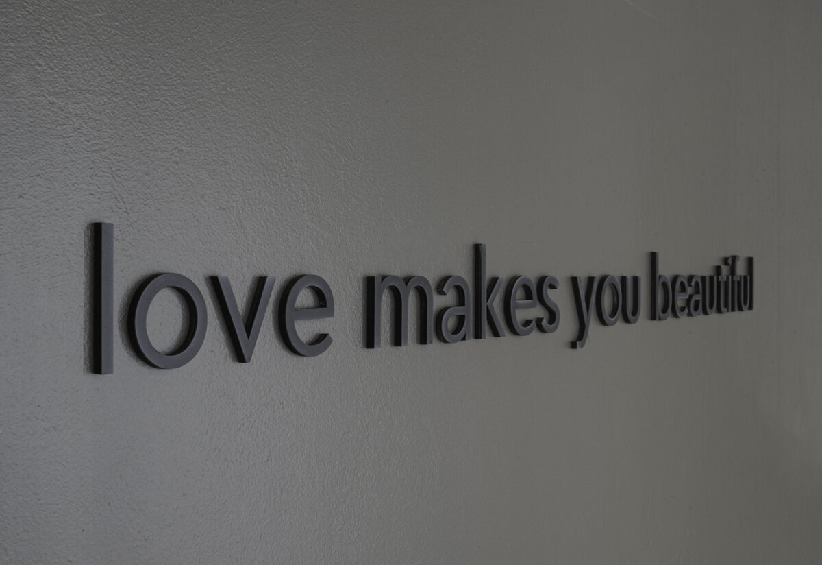 signage-detail-salon-interior-design-beauty