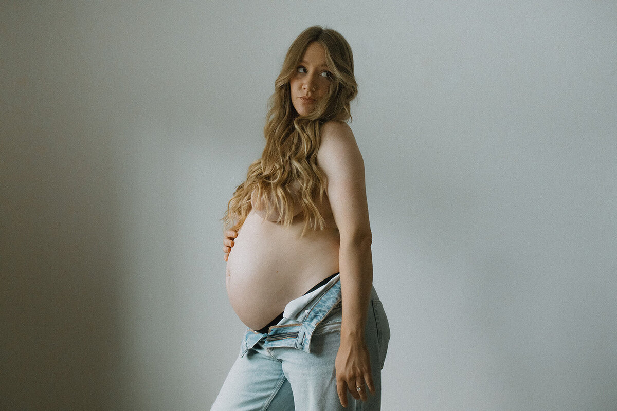 Brittmaternity-73_websizeSeattle and kitsap county maternity photography in studio