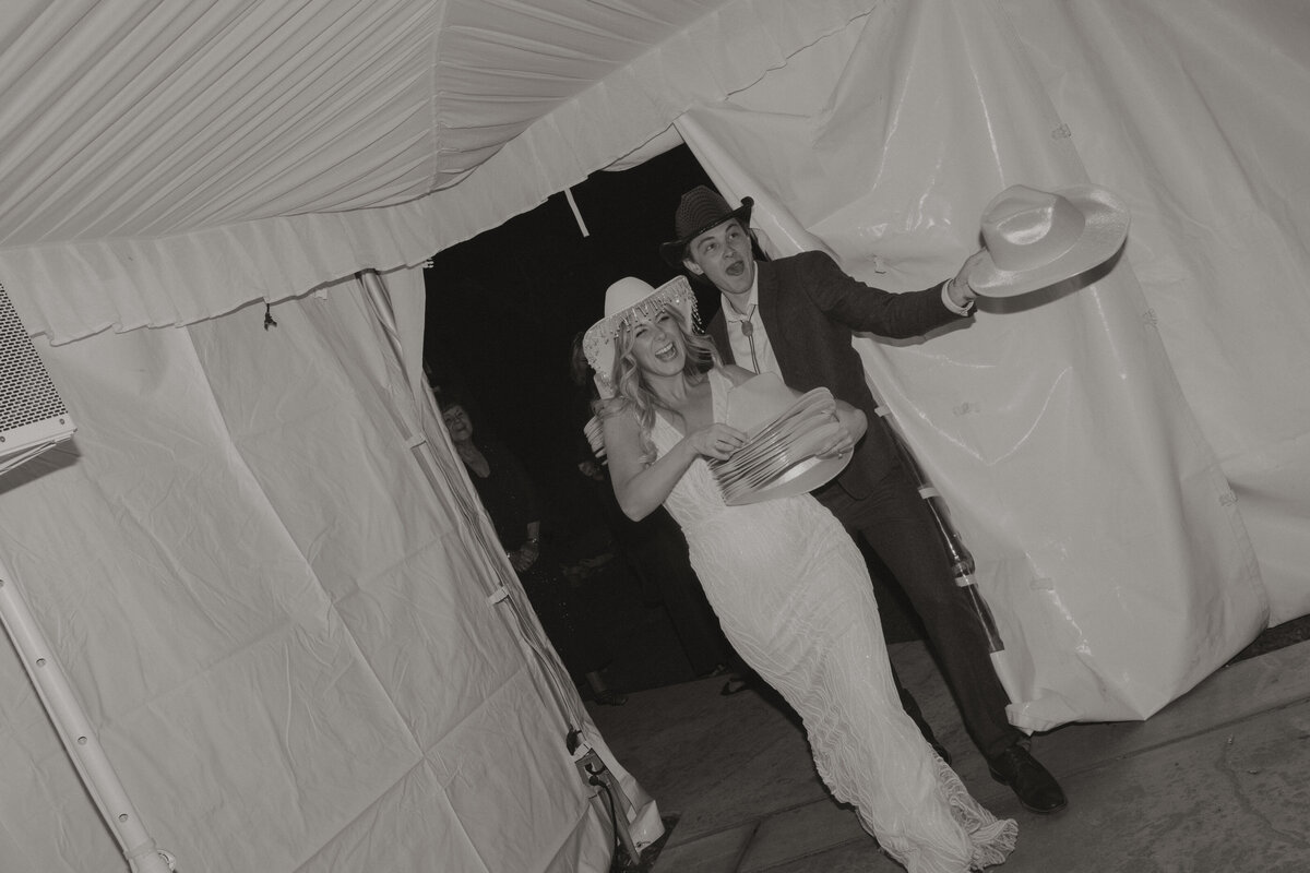 cottage-at-riverbend-spring-wedding-ally-will-reception-551