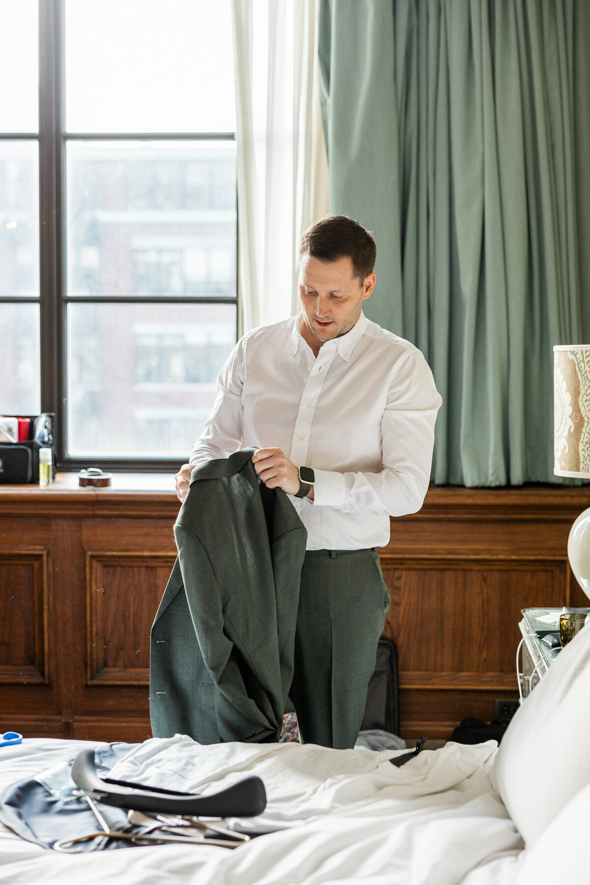 intimate-chicago-elopement-wedding-hoxton-hotel-photos-1-2