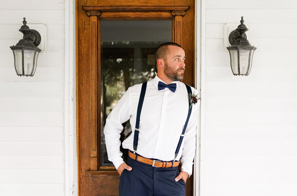 bride-groom-olde-farmhouse-barn-2