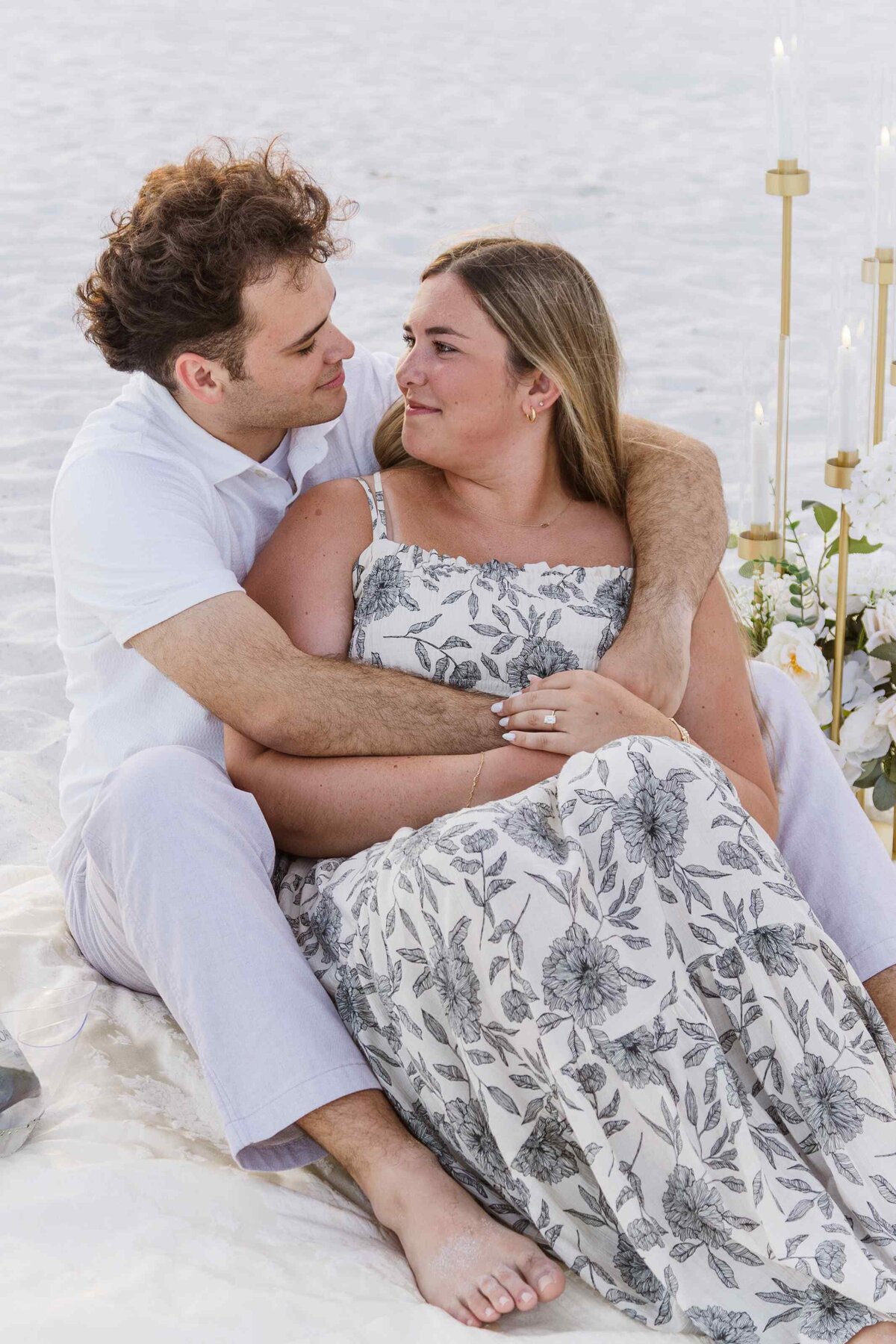 9-couple-beach-cuddle